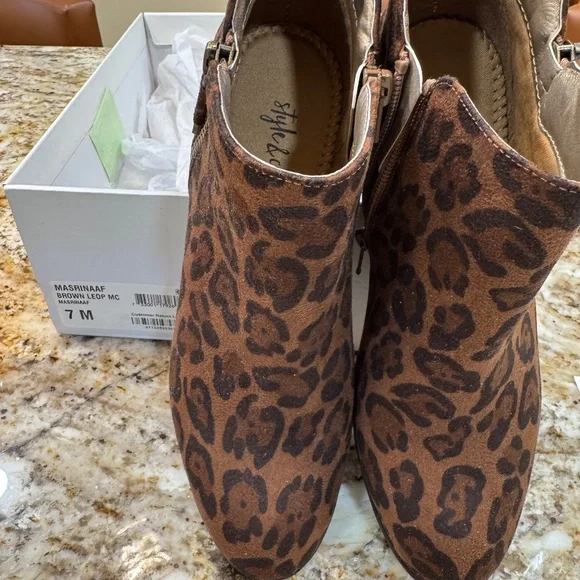 Style & Co. Leopard faux suede ankle boots Excellent UNUSED condition!! 7M - Picture 3 of 16